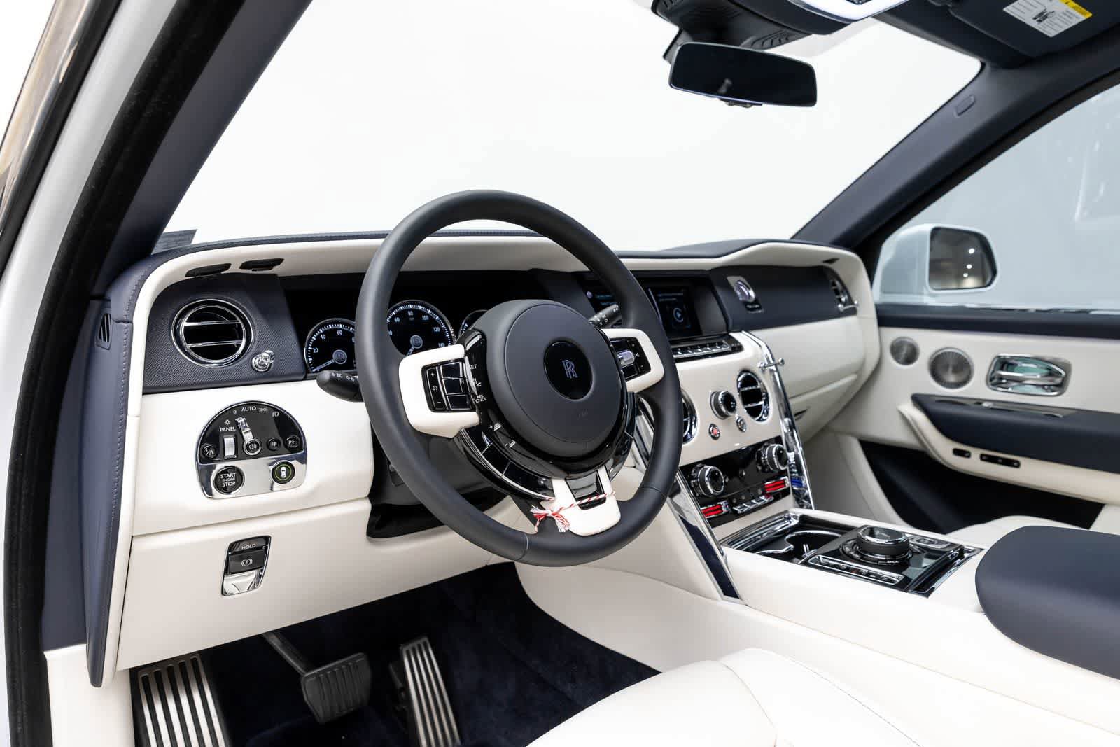 Used 2023 Rolls-Royce Cullinan w/ Cullinan Package image 2
