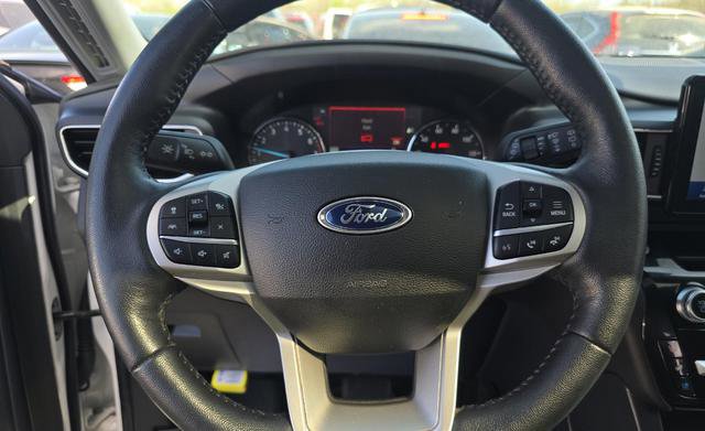 Used 2022 Ford Explorer Limited w/ Equipment Group 301A AWD/4WD image 5