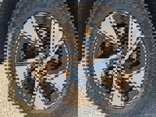 Used 2024 Mercedes-Benz GLC 300 4MATIC image 10