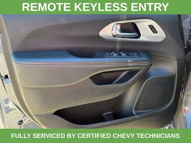Used 2025 Chrysler Pacifica Limited FWD image 20