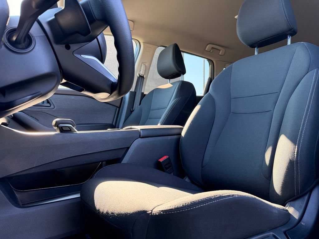 Used 2023 Nissan Rogue S AWD/4WD image 27