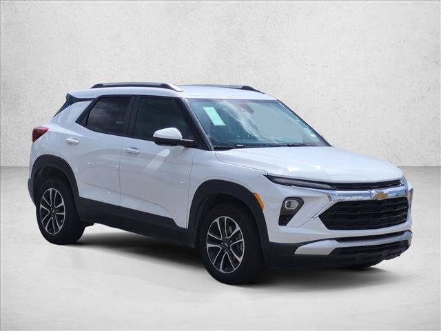 Used 2025 Chevrolet TrailBlazer LT FWD image 3