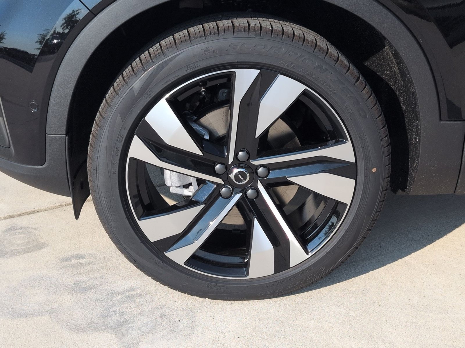New 2026 Volvo XC40 B5 Ultra w/ Protection Package Premier AWD/4WD image 12