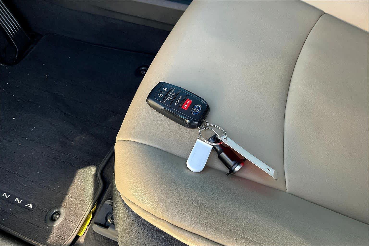 Used 2021 Toyota Sienna XLE FWD image 15