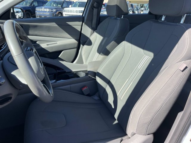 Certified 2025 Hyundai Elantra SEL FWD image 24