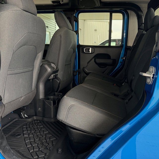 Used 2025 Jeep Gladiator Sport image 7