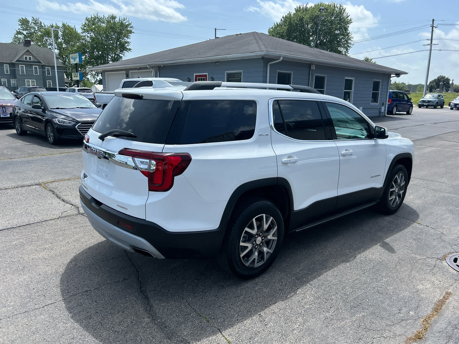 Used 2023 GMC Acadia SLE w/ Driver Convenience Package AWD/4WD image 3