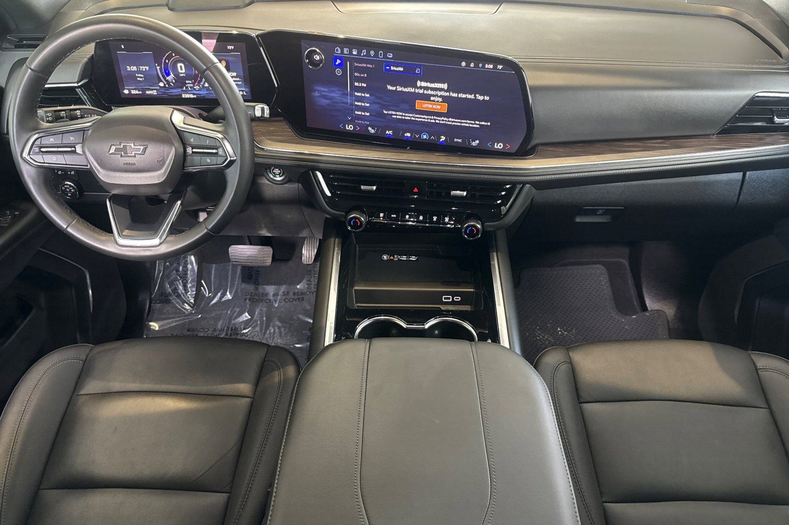Used 2025 Chevrolet Suburban Z71 AWD/4WD image 14