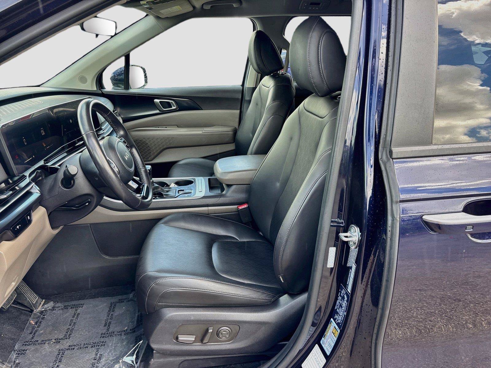 Used 2025 Kia Carnival FWD image 21