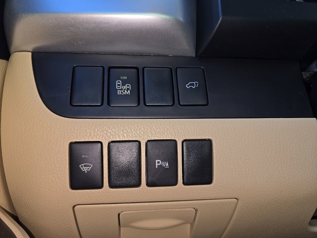 Used 2016 Toyota Highlander Limited image 22