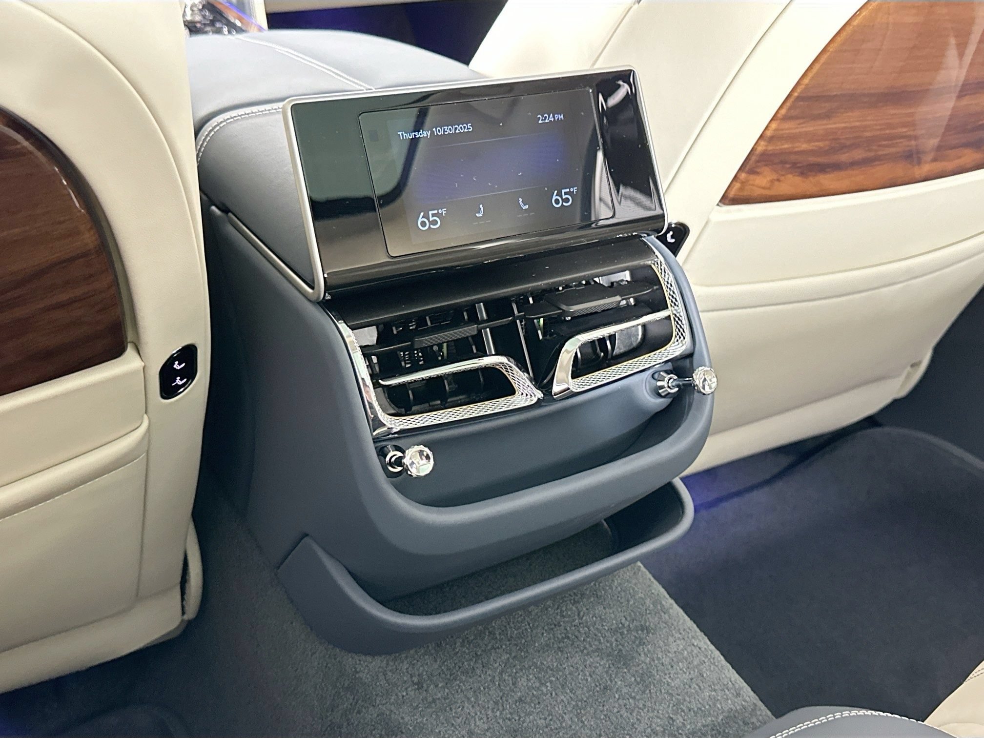 New 2026 Bentley Flying Spur Azure AWD/4WD image 24
