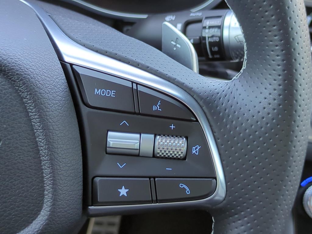 Used 2025 Genesis G70 3.3T Advanced image 9