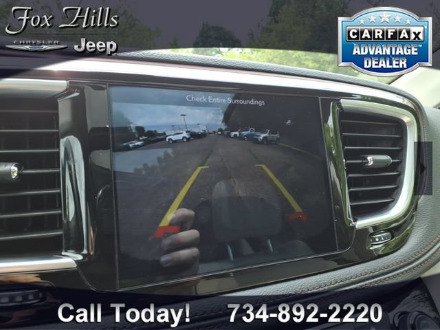 Used 2019 Chrysler Pacifica Limited w/ Tire & Wheel Group FWD image 22