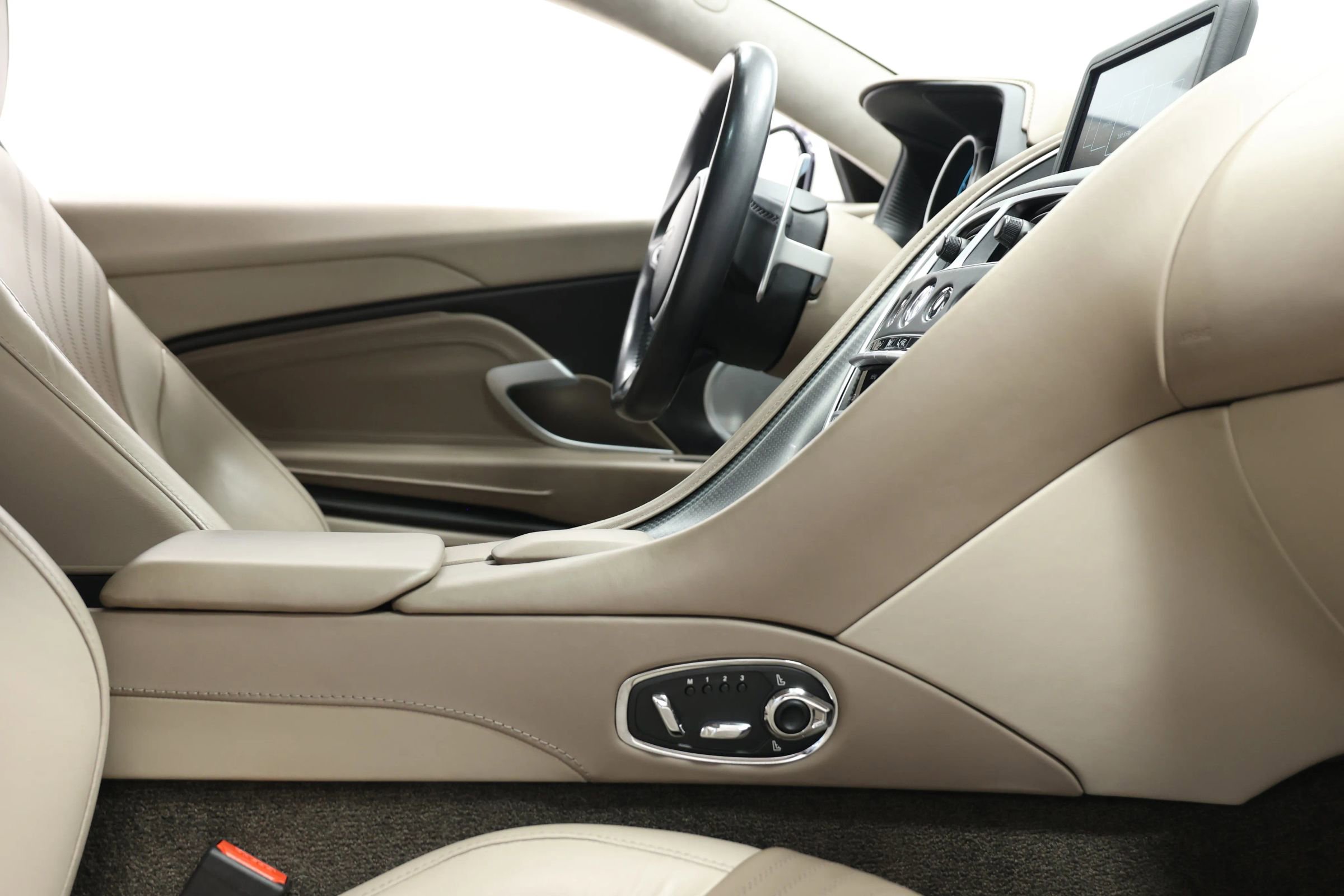 Used 2018 Aston Martin DB11 Coupe image 64