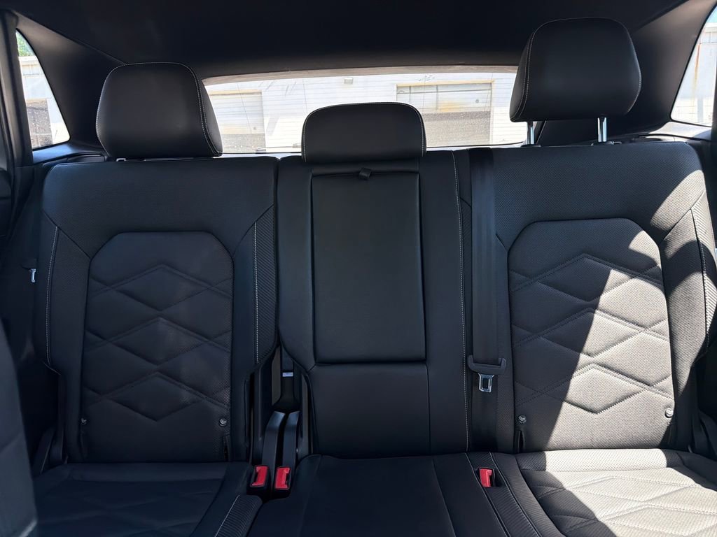 Used 2025 Volkswagen Atlas Cross Sport SE FWD image 50