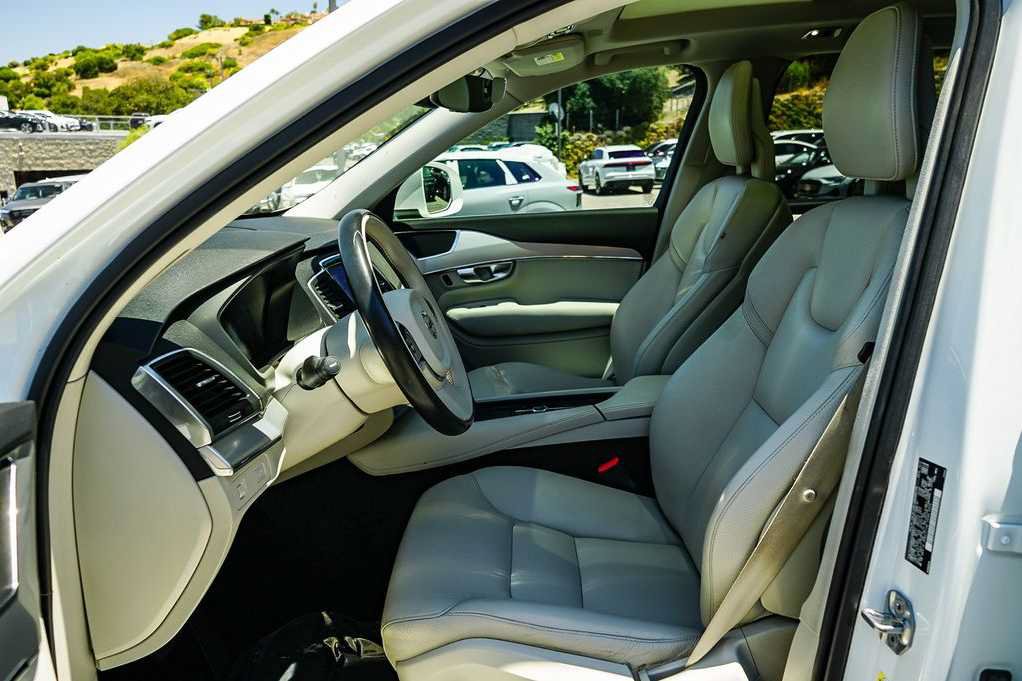 Used 2018 Volvo XC90 T6 Momentum w/ Convenience Package AWD/4WD image 17