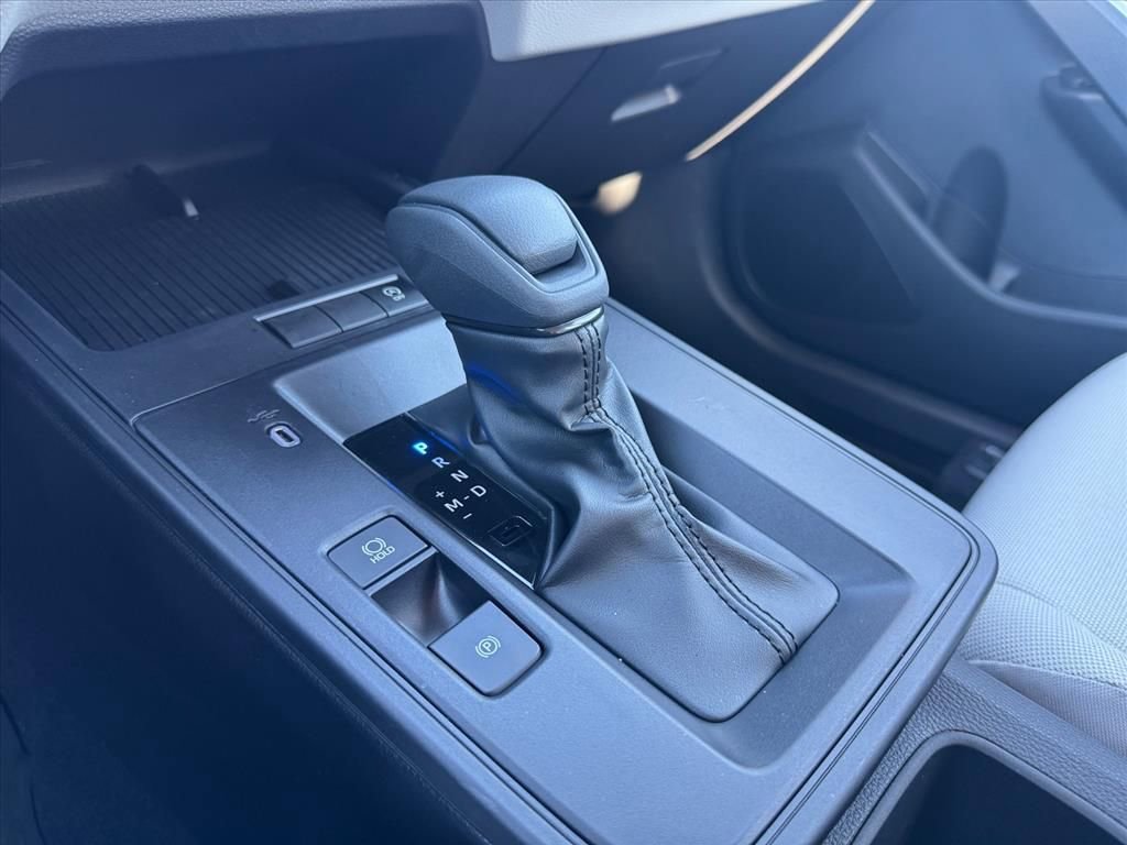 Used 2026 Toyota Corolla Cross L image 19