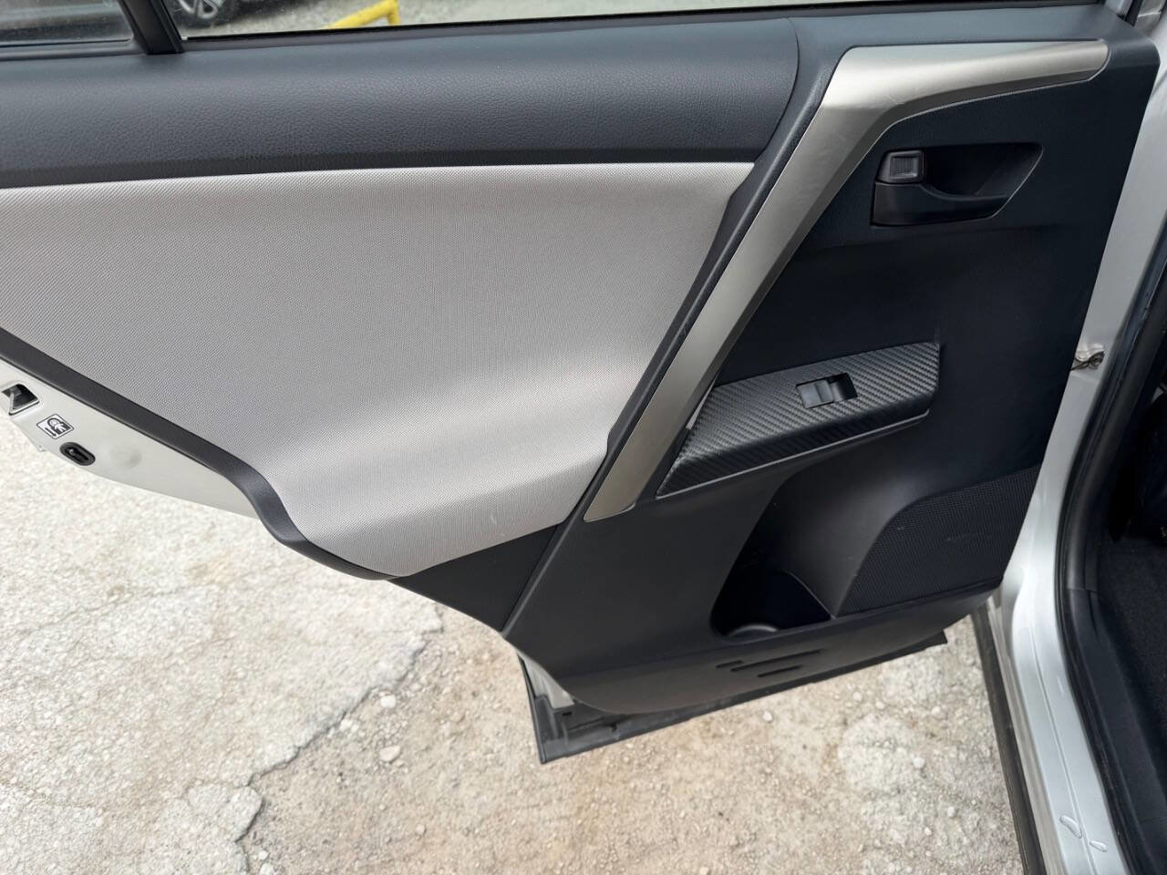Used 2014 Toyota RAV4 LE FWD image 17