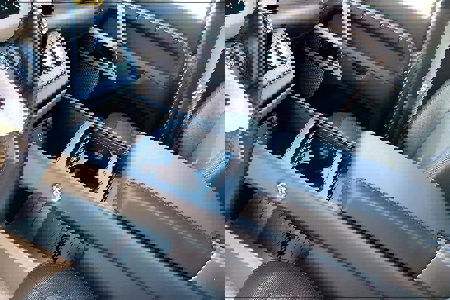 Used 2023 Land Rover Defender 130 X-Dynamic SE image 14