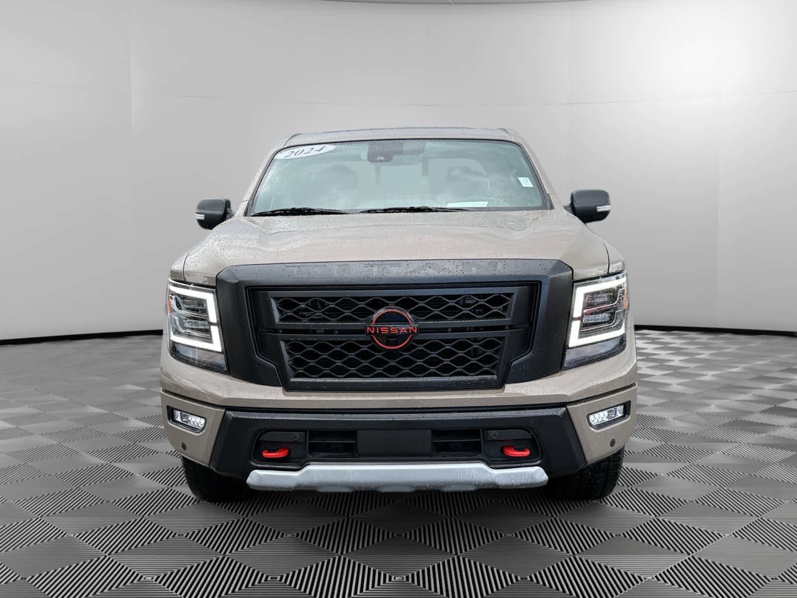 Used 2024 Nissan Titan PRO-4X w/ Pro-4x Convenience Package AWD/4WD image 8