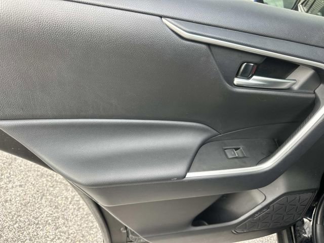 Used 2025 Toyota RAV4 XLE FWD image 19