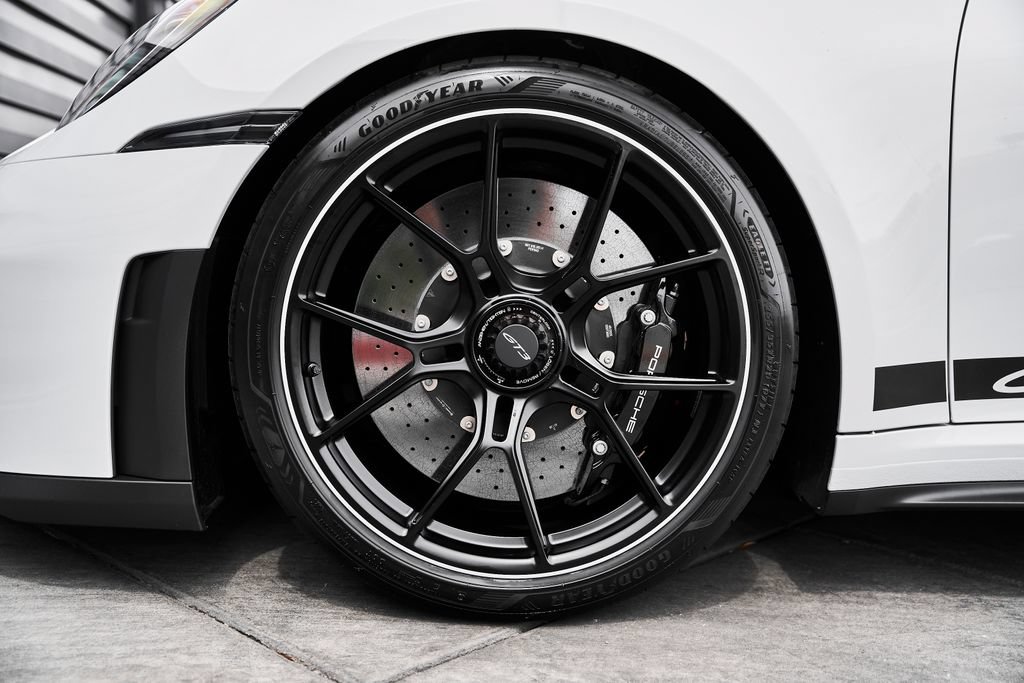 Used 2026 Porsche 911 GT3 w/ Weissach Package RWD image 4