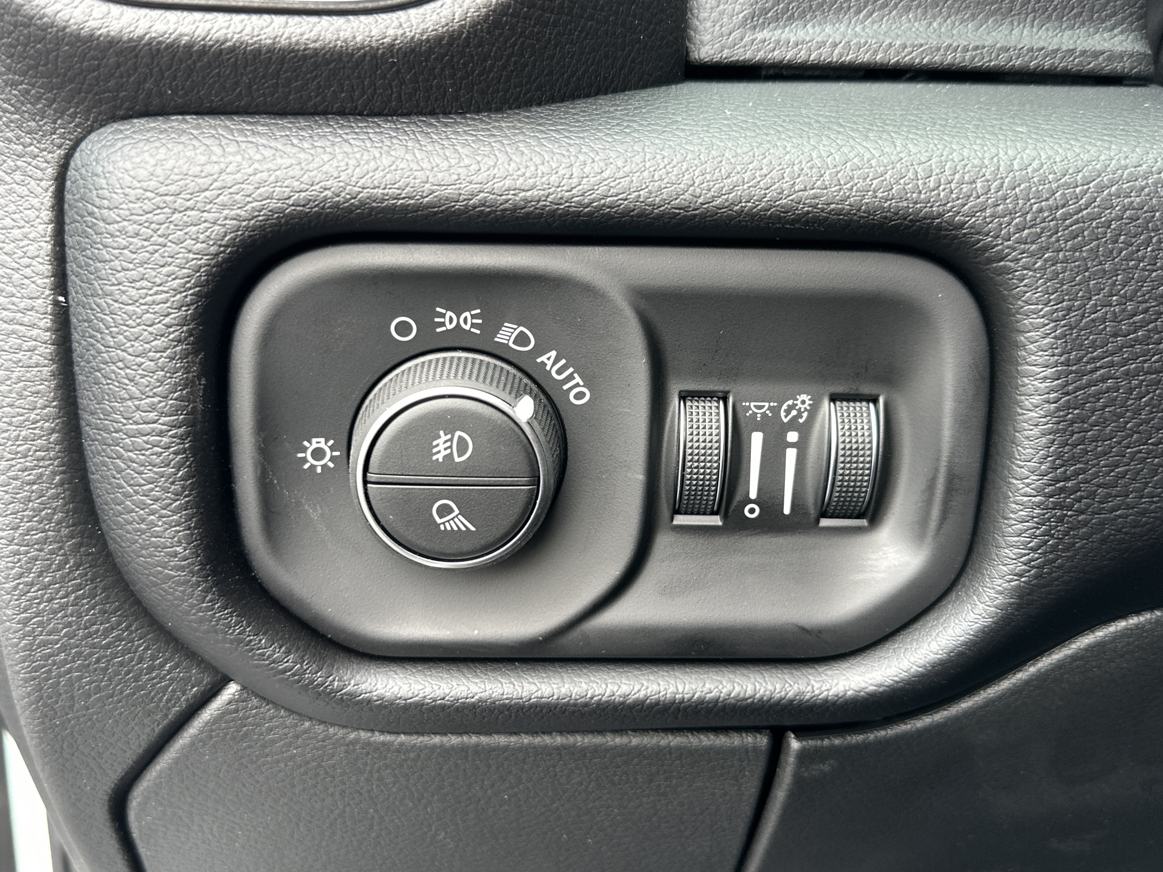 New 2027 RAM 3500 Laramie AWD/4WD image 13