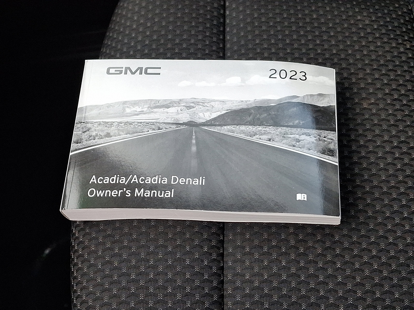 Used 2023 GMC Acadia SLE image 26