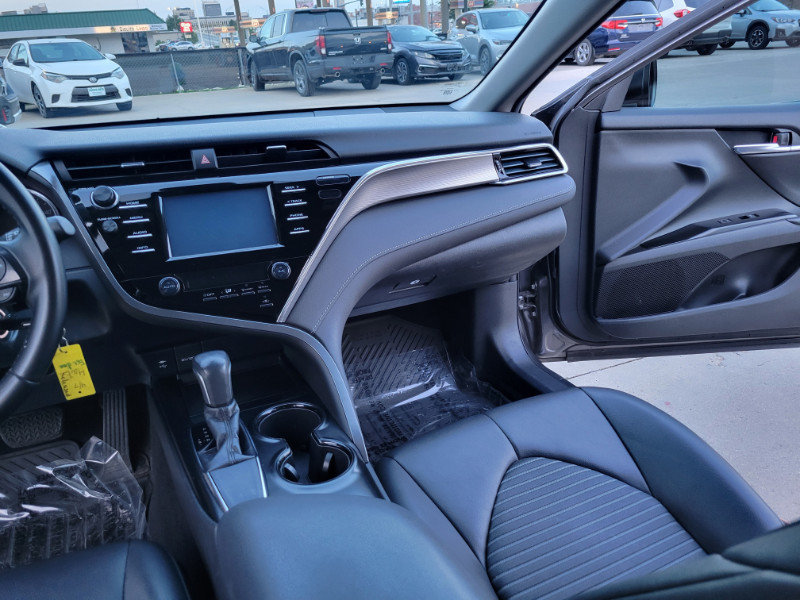 Used 2018 Toyota Camry SE FWD image 33