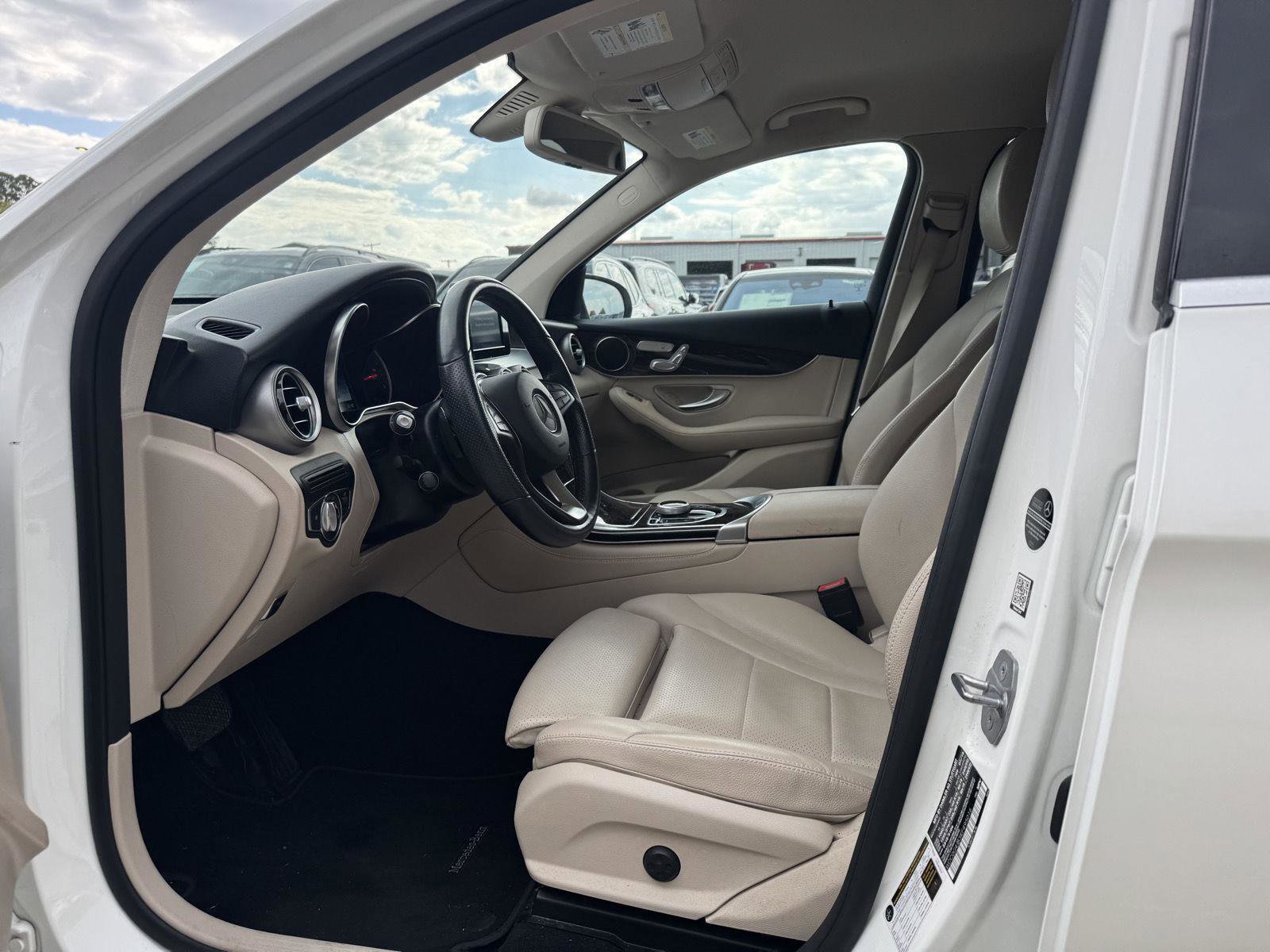 Certified 2019 Mercedes-Benz GLC 300 image 4