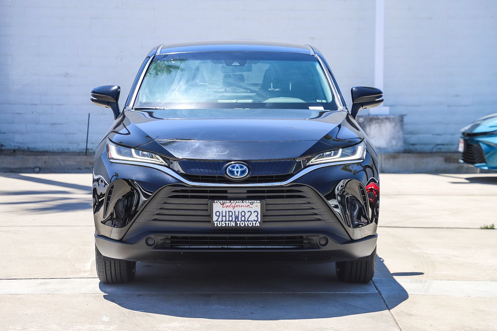 Certified 2023 Toyota Venza LE AWD/4WD image 2