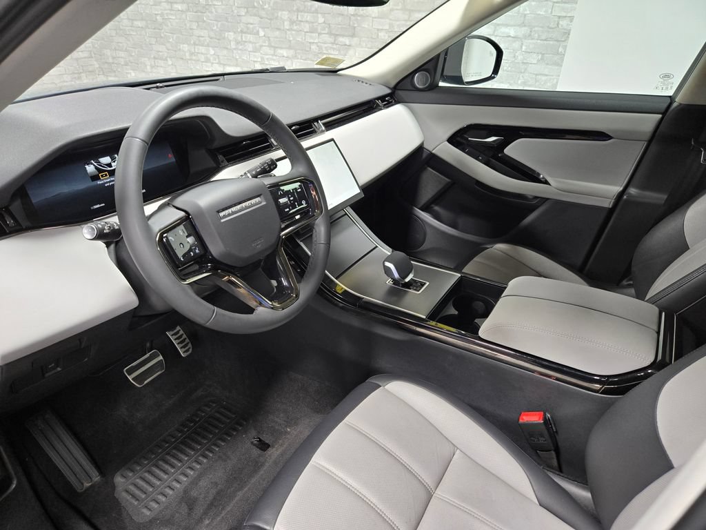 Used 2025 Land Rover Range Rover Evoque Dynamic SE AWD/4WD image 13