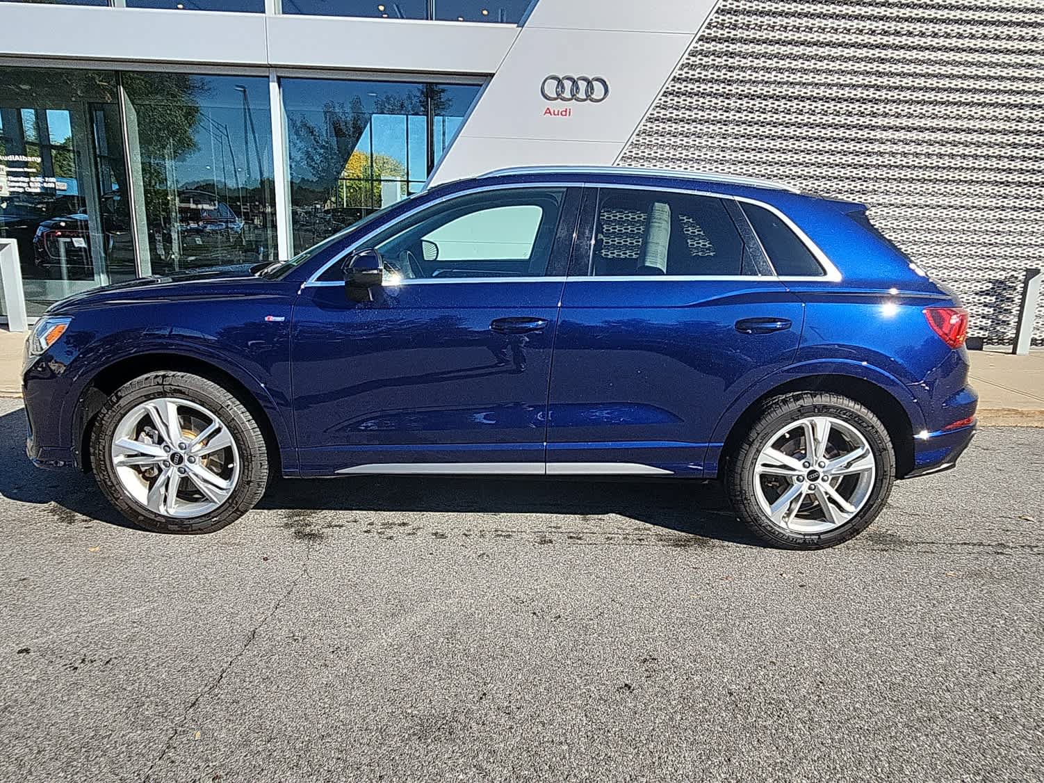 Certified 2024 Audi Q3 2.0T Premium Plus AWD/4WD image 2