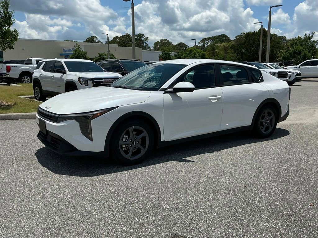 Used 2025 Kia K4 FWD image 1