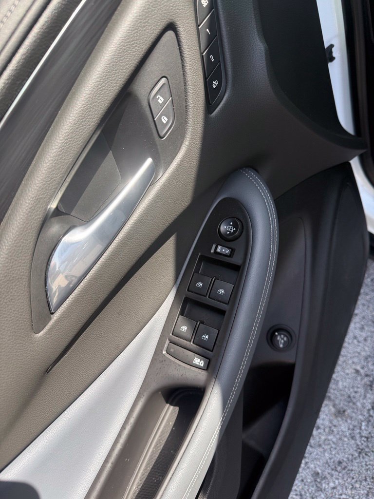 Used 2019 Buick Envision Essence FWD image 11