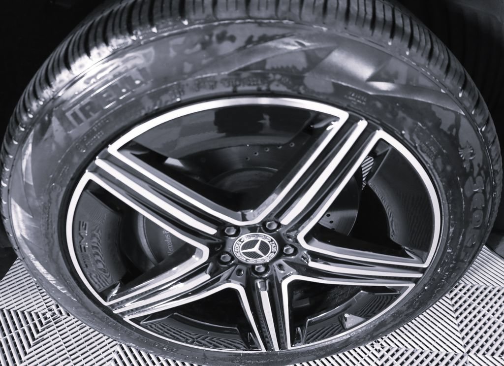 Certified 2025 Mercedes-Benz GLE 450e 4MATIC image 7