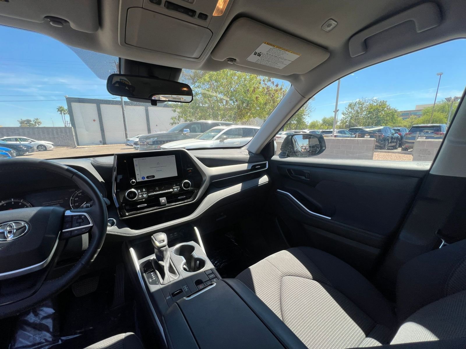 Used 2025 Toyota Highlander LE image 37