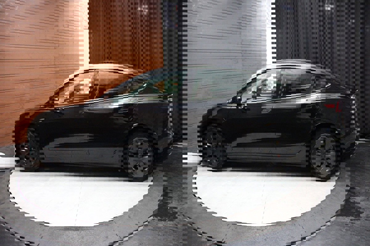 Used 2023 Tesla Model 3 Standard Range image 8