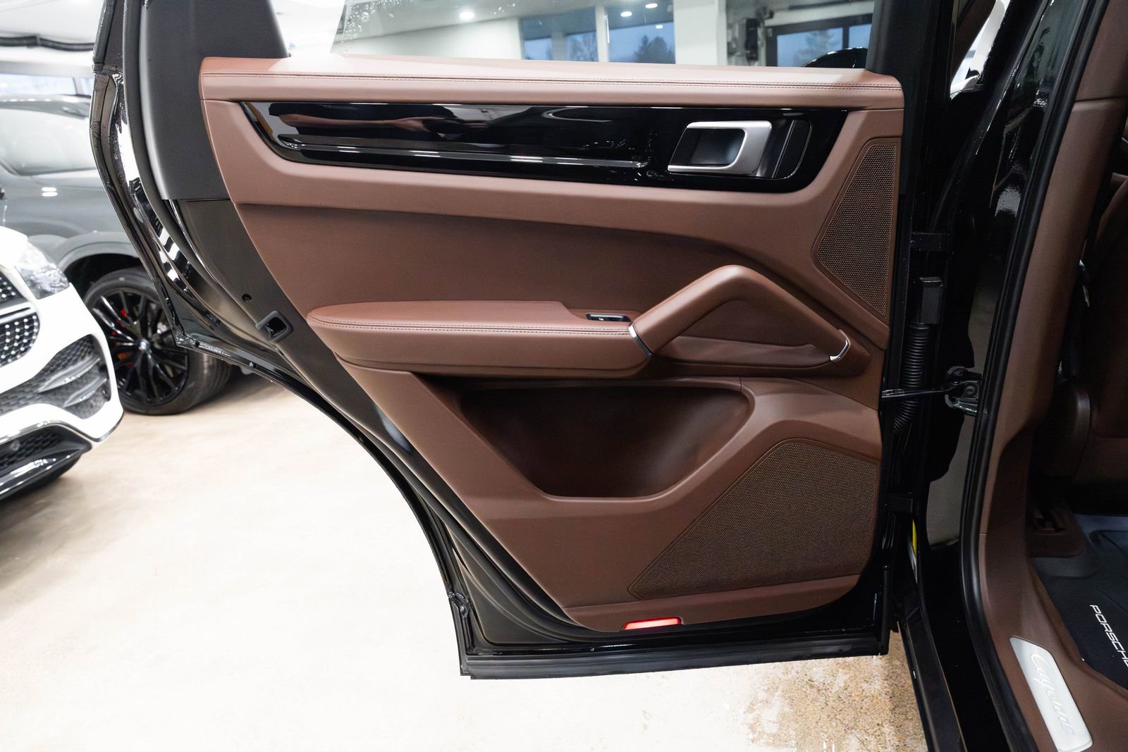 Used 2023 Porsche Cayenne image 19