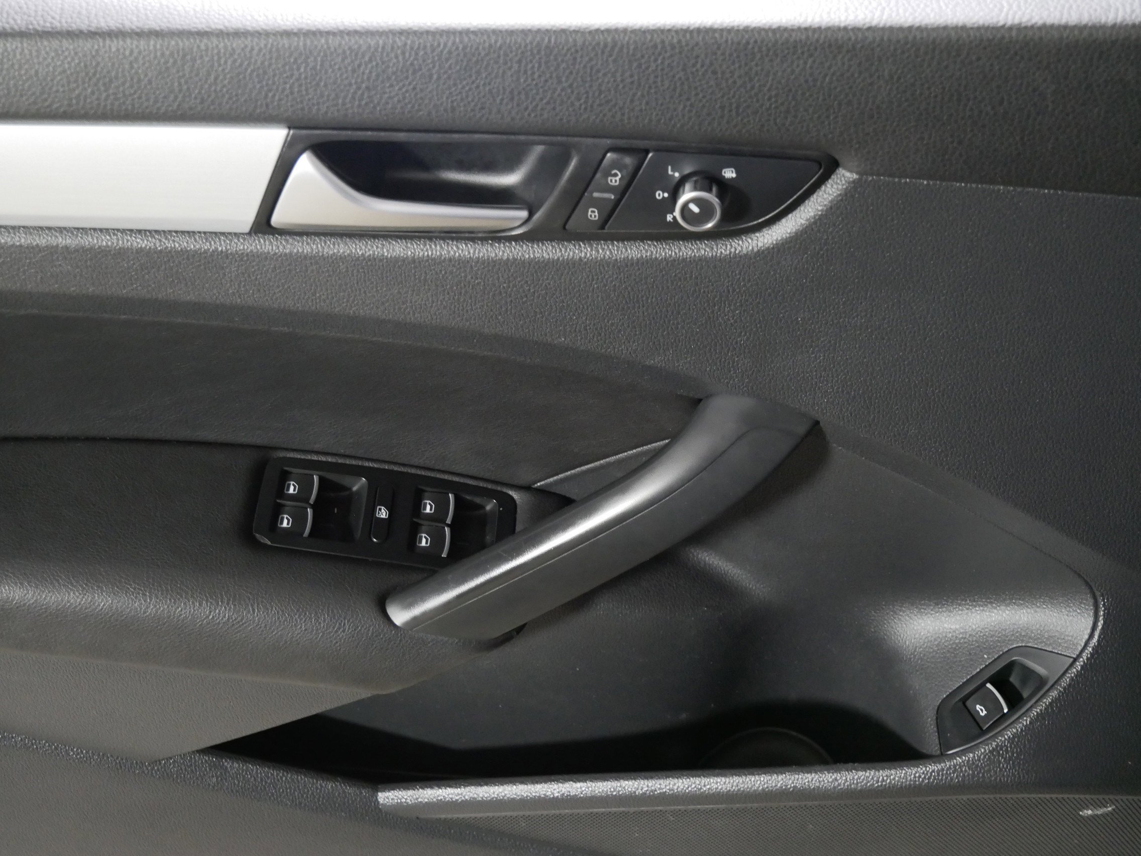 Used 2013 Volkswagen Passat 2.5 SE image 19