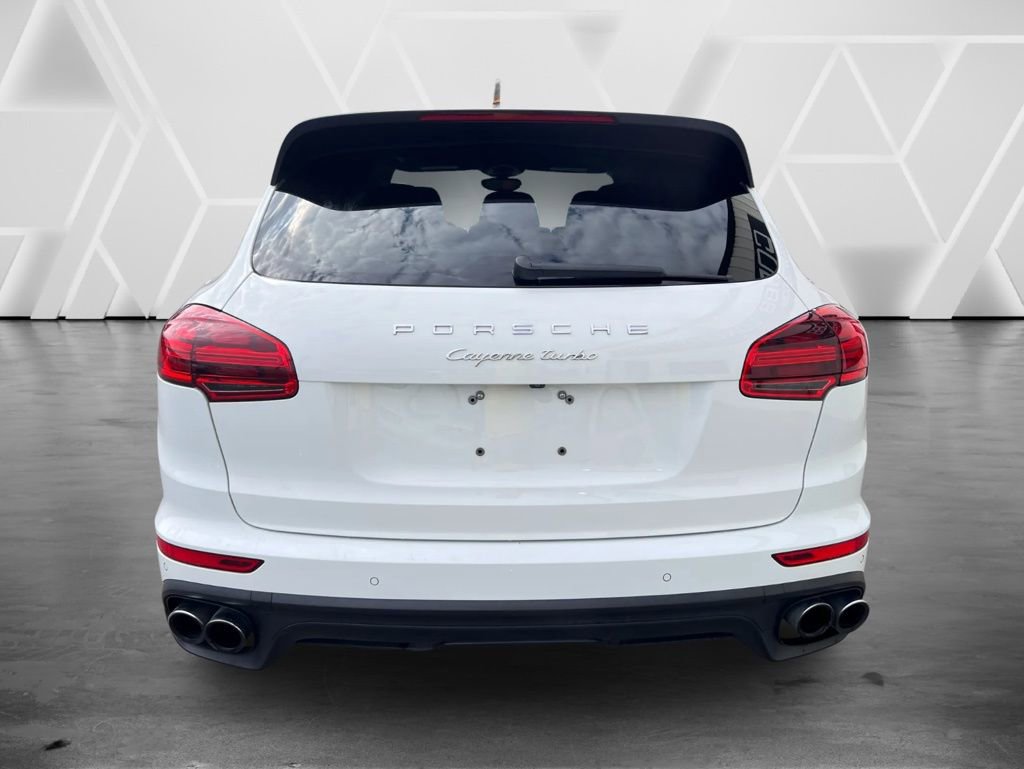Used 2015 Porsche Cayenne Turbo image 9