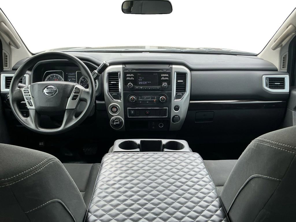 Used 2018 Nissan Titan SV AWD/4WD image 17