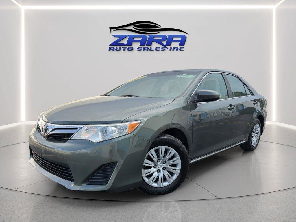 Used 2013 Toyota Camry LE FWD image 1