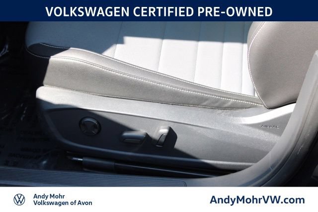 Used 2025 Volkswagen Jetta SE FWD image 16