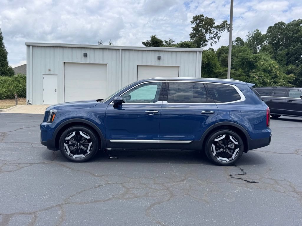 Used 2024 Kia Telluride S w/ S Sunroof Package FWD image 3