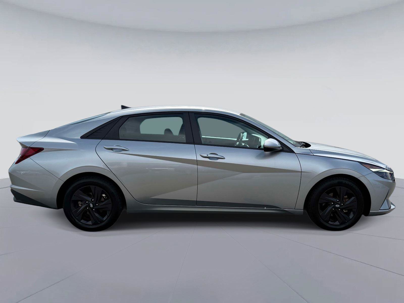 Used 2021 Hyundai Elantra SEL FWD image 2