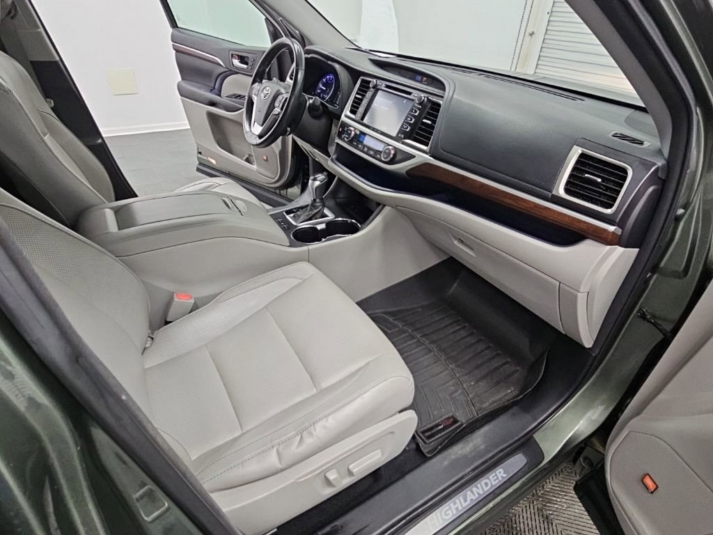 Used 2016 Toyota Highlander Limited FWD image 41