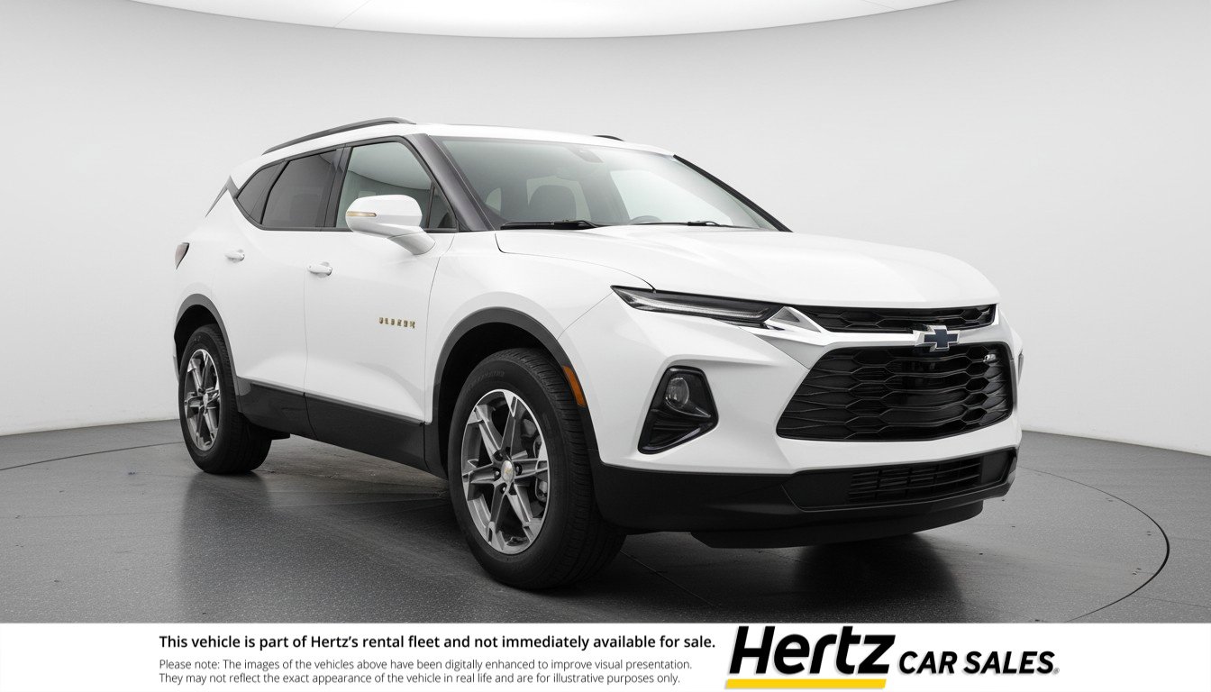 Used 2025 Chevrolet Blazer LT image 1
