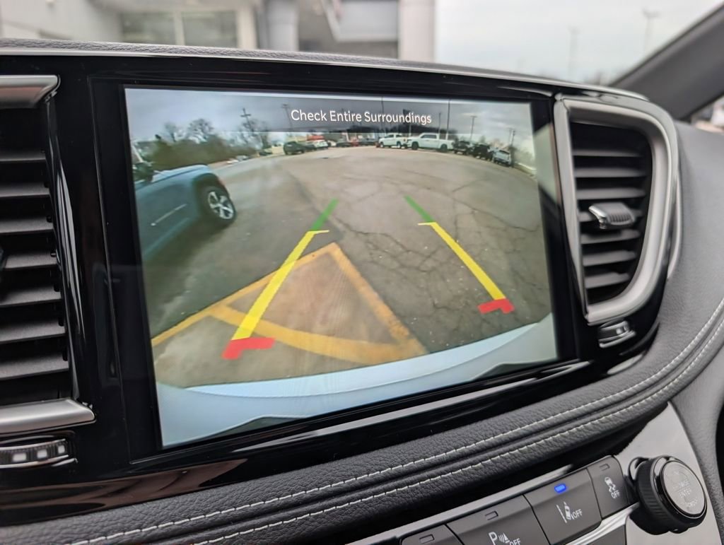 New 2026 Chrysler Pacifica Select AWD/4WD image 3