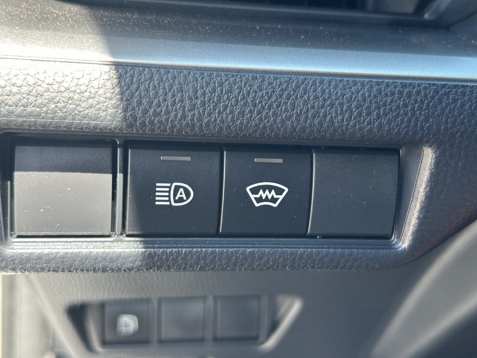 Used 2025 Toyota Prius LE FWD image 32
